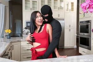 Japanese babe gets played with
