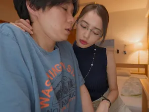Nhân tình xinh dâng lỗ lồn cho người lạ đụ