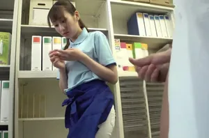 Em kế đang xem porn thì bị anh trai đâm từ phía sau