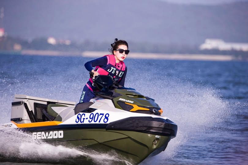 Cô học sinh hư hỏng Ashly Anderson